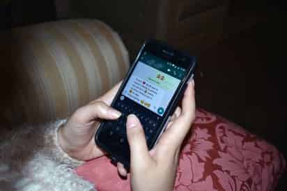 Para las y los adolescentes a veces no es necesario el contacto físico en algunas relaciones de noviazgo, basta el contacto a través de redes sociales. (EL SIGLO DE TORREÓN)