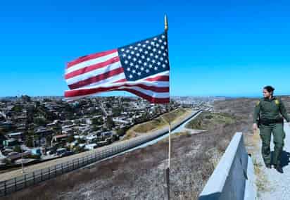 El republicano tuiteó en diciembre que “acabamos de otorgar un contrato de 115 millas (185 kilómetros) de largo para otra gran sección del muro en Texas”. (ARCHIVO)