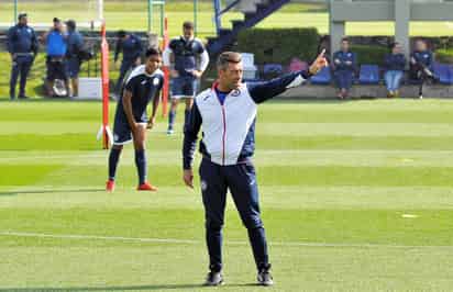 Pedro Caixinha busca su primera victoria sobre su ex equipo, los Guerreros del Santos Laguna. (ARCHIVO)