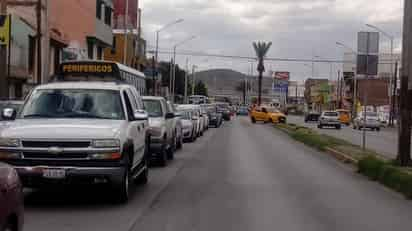 Cerraron parcialmente el paso superior Cuauhtémoc, lo cual generó un fuerte caos vial en el bulevar Revolución en dirección oriente. (FERNANDO COMPEÁN)