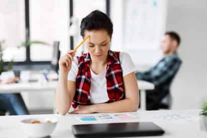 La generación millennial se enfrenta a un futuro incierto en cuanto a la garantía y financiamiento de fondos para su retiro, el AFORE se convierte en una opción que ayudará a construir un mejor futuro. (ARCHIVO)