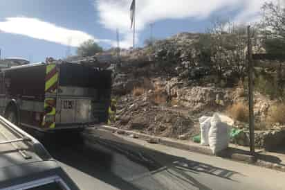 El fuego se extendió en cuestión de segundos alrededor de 50 metros hasta llegar a los límites con una finca del lugar. La oportuna intervención de los Bomberos evitó que se propagara.