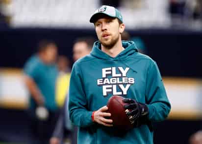Nick Foles, mariscal de campo.