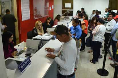 A partir de este viernes, Garantías Municipales y Parquímetros tiene un nuevo titular. El Ayuntamiento de Torreón oficializó la salida de Carlos Cristóbal Cruz Vera. (FERNANDO COMPEÁN)