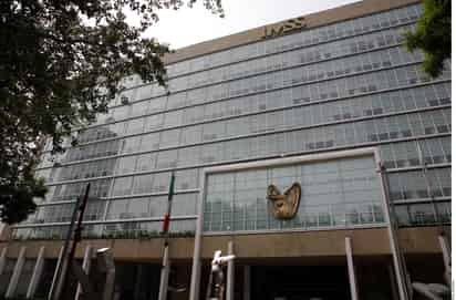 De acuerdo con datos del Instituto Mexicano del Seguro Social (IMSS), entre diciembre y enero hubo una baja de 12,397 empleados que laboraban en la administración pública federal. (ARCHIVO)