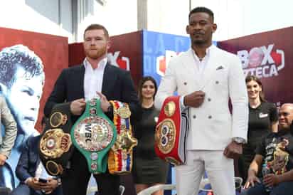 Saúl Álvarez (i) y Daniel Jacobs se enfrentarán el próximo 4 de mayo en la T-Mobile Arena de Las Vegas.