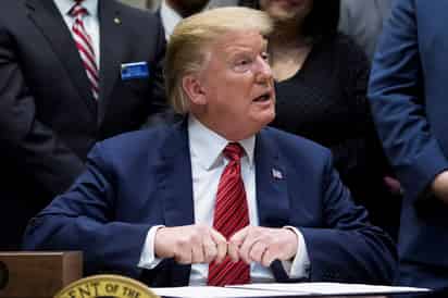 Desde la Casa Blanca, Trump aseguró que lo que buscan los demócratas al investigar su campaña y aspectos de su mandato es un 'juego político'. (EFE)