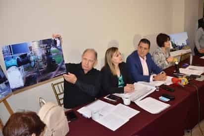 Se reunieron los regidores Alfredo Mafud, Isis Cepeda, José Antonio Gutiérrez Jardón y la síndica de Vigilancia Dulce Pereda. (FERNANDO COMPEÁN)