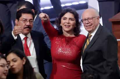 El presidente Andrés Manuel López Obrador señaló que hubo omisión, cuando menos, por parte de José Narro Robles (derecha), cuando fungió como secretario de Salud, en la compra de medicamentos caros y otras irregularidades. (ARCHIVO)