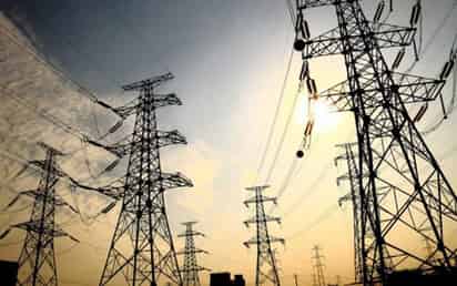 Al robo de electricidad, que le quita casi 60 mil millones de pesos al año, la CFE suma otro cáncer que no ha podido extirpar y que le cuesta otros 43 mil millones. (ARCHIVO)