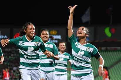 Las Guerreras del Santos Laguna dieron una gran demostración de futbol frente a las Chivas del Guadalajara. (EL SIGLO DE TORREÓN)