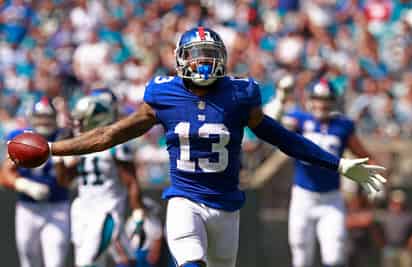 El wide receiver de los Giants de Nueva York, Odell Beckham Jr., celebra una recepción contra los Panthers de Carolina durante la primera mitad de un juego de la NFL en Charlotte, en 2018.