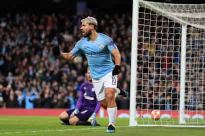 El argentino Sergio Agüero anotó un doblete ante Schalke 04 en la Champions League. (Especial)