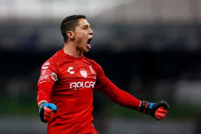 Hugo González, portero del Necaxa, festeja después el tercer gol de su equipo durante el juego de la jornada 1 del Clausura 2019.