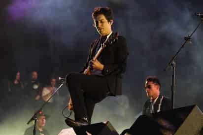 “Somos División Minúscula, gracias por venir esta noche, ojalá se la estén pasando bien como nosotros, muchas gracias', dijo el vocalista al saludar a los miles de asistentes que lo esperaban ansiosamente. (EL UNIVERSAL)