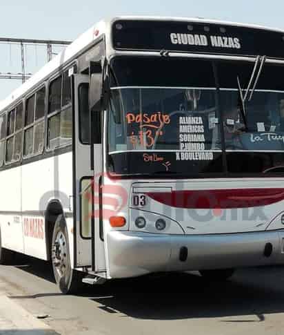 Autobuses en Torreón pusieron la leyenda 'sin llorar' junto a la nueva tarifa del transporte. (FERNANDO GONZÁLEZ)