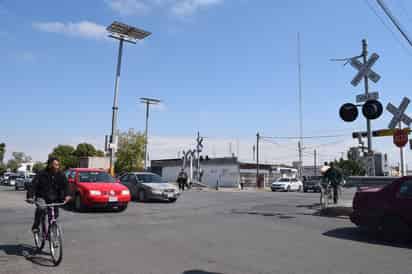 Uno de los proyectos que desde 2018 busca acceder a fondos metropolitanos, es el de la construcción de un puente vehicular sobre las vías del tren y el cruce con la avenida Cinco de Mayo. (EL SIGLO DE TORREÓN)
