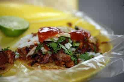 Los tacos de carnitas son uno de los platillos que sin duda alguna forman parte esencial de la cultura mexicana. (ARCHIVO)