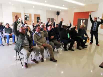 En la asamblea se votó para echar abajo el acuerdo a través del cual se prorrogó por seis meses la presidencia de Jesús Contreras Pacheco. (EL SIGLO DE TORREÓN)
