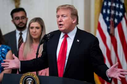 Trump considera que los estudiantes estadounidenses de ideología conservadora están, dijo, 'bajo asedio' y que las universidades son contrarias a la Primera Enmienda de la Constitución de EUA, que consagra la libertad de expresión. (EFE)
