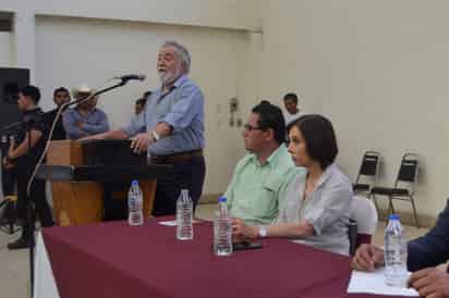 Alejandro Encinas Rodríguez visitó el municipio de Madero. (EL SIGLO DE TORREÓN/CLAUDIA LANDEROS)