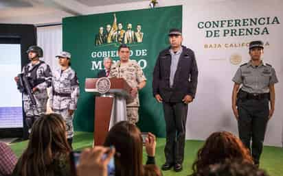 El titular de la Sedena presentó los uniformes que utilizarán los elementos de la Guardia Nacional. (NOTIMEX) 