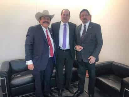 El encuentro se registró en las instalaciones del senador de la República en la Ciudad de México, en donde Bres Garza fue apoyado por Armando Guadiana Tijerina, senador de la República.