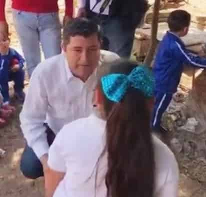 El ayuntamiento de Ahome emitió un comunicado explicando que en ningún momento el alcalde intentó humillar a la niña. (TWITTER)