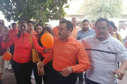 Samir Rivera acompañó al candidato de MC al registro oficial ante el IEPC y aparece en la planilla. (EL SIGLO DE TORREÓN)