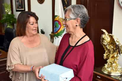 Se entregó una prótesis mamaria a Ana María Vázquez, quien solicitó este apoyo desde el pasado mes de febrero. (EL SIGLO DE TORREÓN)