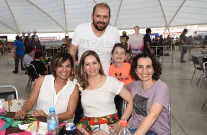 Luis, Ariana, Arcella, Luis y Bertha.