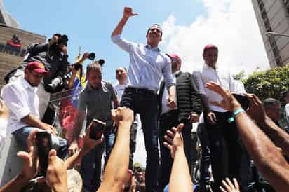 Guaidó aseguró que el crudo venezolano financia a la inteligencia cubana en Venezuela. (ARCHIVO)

