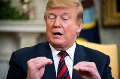 Trump consideró la propuesta en medio de sus batallas con los demócratas sobre la asignación de fondos para su muro fronterizo. (ARCHIVO)
