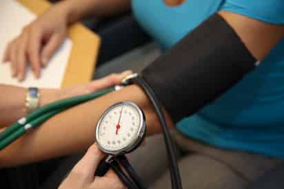 La preeclampsia es una enfermedad que se presenta en la etapa de la gestación, la cual se caracteriza por la elevación de la presión arterial. (ARCHIVO)