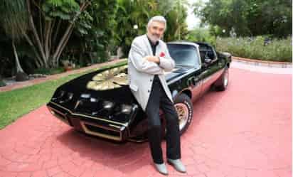 Recuerdos. Auto y botas de vaquero del actor Burt Reynolds saldrán a subasta, la cual se realizará el próximo mes de junio. (ESPECIAL)