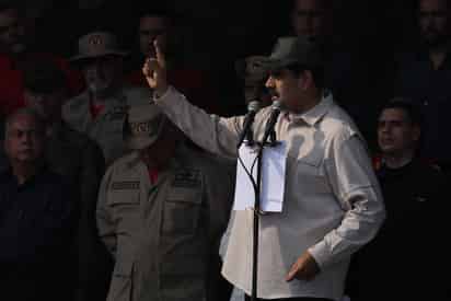 'Fusil al hombro, listos para defender la patria, y abriendo el surco para sembrar la semilla y producir el alimento para la comunidad, para el pueblo', añadió. (EFE)