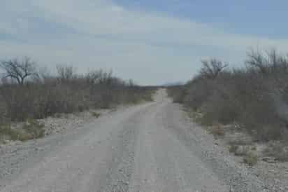 Las Grutas del Rosario se encuentran en las inmediaciones de la Sierra del Rosario, aproximadamente a 20 kilómetros del Bolsón de Mapimí, en el ejido Vicente Suárez del municipio de Lerdo, Durango.