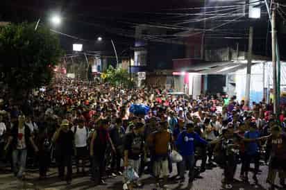 Los más de dos mil migrantes que se encontraban en el Parque Central de Tapachula partieron. (EL UNIVERSAL)