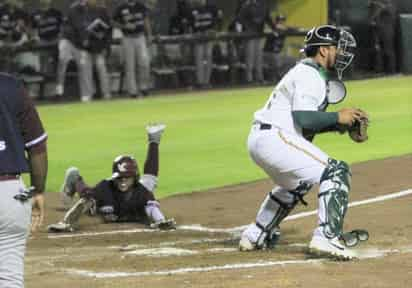 Unión Laguna logró su primera victoria como visitante al derrotar 7-5 a los Pericos de Puebla.