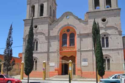 Este día se incrementa la actividad de las celebraciones de Semana Santa en la Parroquia de San Pedro Apóstol. (EL SIGLO DE TORREÓN/CLAUDIA LANDEROS)