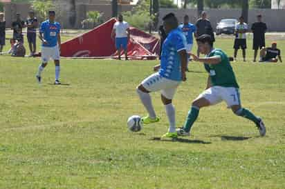 El jugador de origen argentino Daniel Ludueña, campeón en Primera División con Santos Laguna, recién se coronó en una liga del futbol amateur de La Laguna. (ARCHIVO)