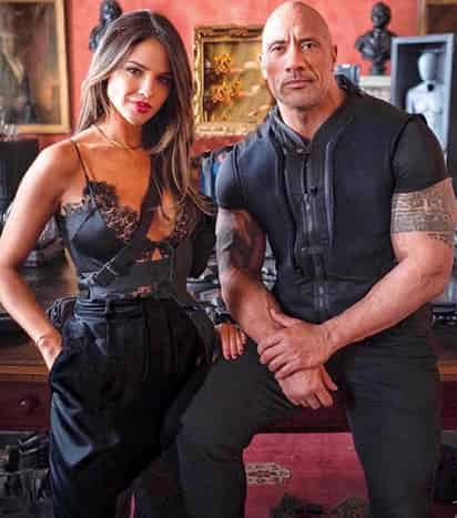 Película. Eiza González actúa con Dwayne Johnson.