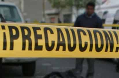 Testimonios indican que a la 01:01 horas, la víctima cenaba en un puesto semifijo, cuando dos hombres se le acercaron y lo agredieron con un arma de fuego para después huir, informó la Procuraduría capitalina. (ARCHIVO)