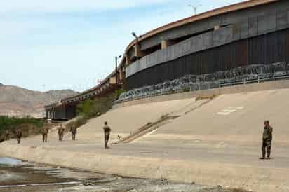 El presidente amenazó nuevamente con cerrar la frontera con México y enviar más soldados. (ARCHIVO) 