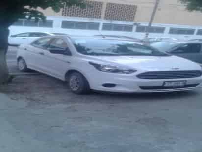 Se trata de un automóvil sedán marca Ford línea Figo, color blanco, que no cuenta con reporte de robo. (ESPECIAL)