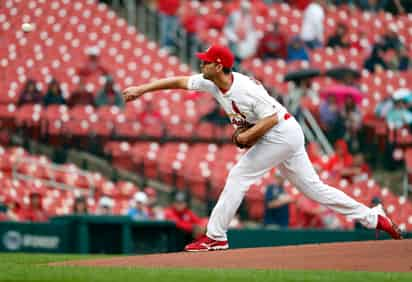 Adam Wainwright permitió una carrera en seis entradas de trabajo ante los Cerveceros.