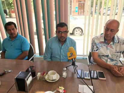La postura del Grupo Empresarial que aglutina cinco líneas de taxis y tres plataformas digitales se dio esta mañana en rueda de prensa. (EL SIGLO DE TORREÓN)