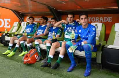 Carlos Acevedo (d) ha recibido la oportunidad de jugar en el equipo de Primera División.