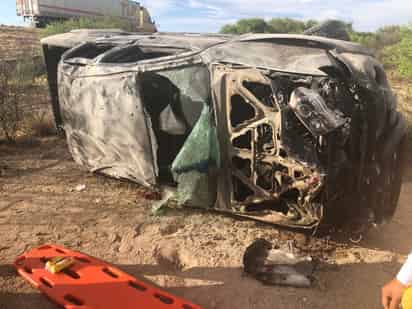 El percance de acuerdo con el personal de la Policía Federal, División Caminos, se registró la tarde del pasado jueves a la altura del kilómetro 131 de la autopista Gómez Palacio-Durango. (ESPECIAL)