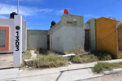 El director del Infonavit, Carlos Martínez Velázquez, reveló hoy aquí que existen unas 654 mil casas abandonadas en el país, por culpa del desastre urbano que dejaron los expresidentes Vicente Fox Quesada y Felipe Calderón Hinojosa. (ARCHIVO)